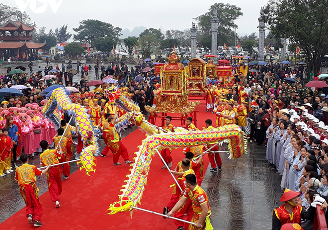 Lễ hội đền Cửa Ông.