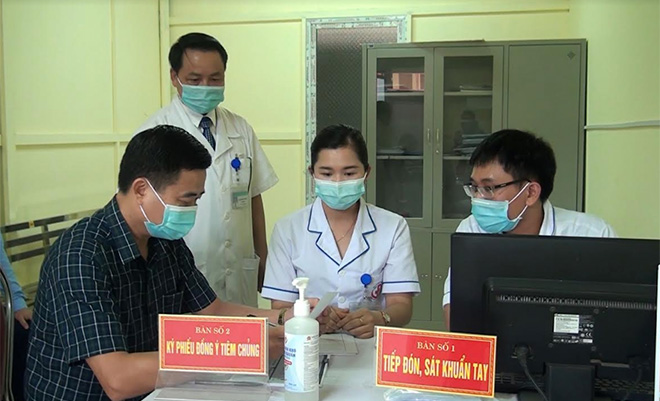 Huyện Văn Yên được Sở Y tế phân bổ cho 370 liều Vắcxin phòng Covid-19 AstraZeneca cho những người làm việc trong các cơ sở y tế trên địa bàn huyện và thành viên ban chỉ đạo phòng chống dịch cấp huyện.