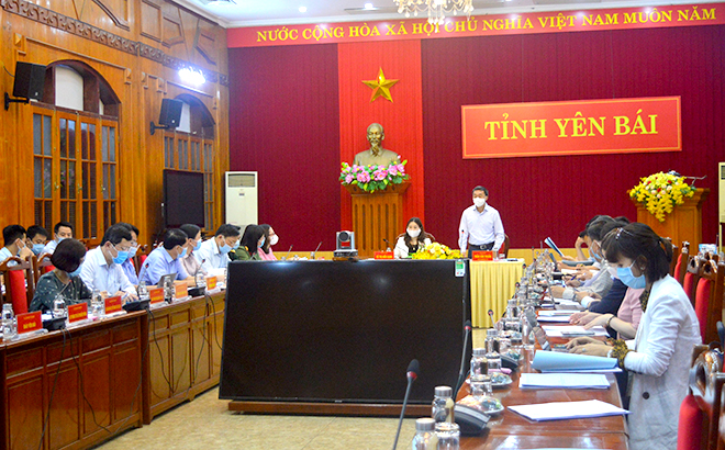 Giáo sư, Tiến sỹ Trần Văn Thuấn, Thứ trưởng Bộ Y tế phát biểu chỉ đạo tại buổi làm việc.