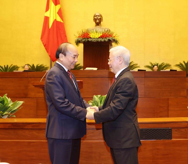 Party General Secretary Nguyen Phu Trong (right) and newly-elected State President Nguyen Xuan Phuc.