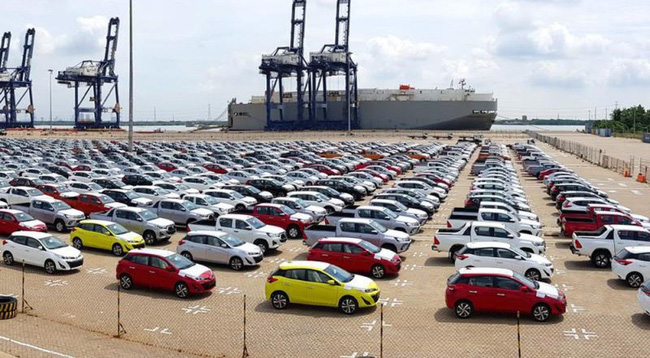 Xe ô tô nguyên chiếc nhập khẩu về Việt Nam chủ yếu là dòng xe ô tô từ 9 chỗ ngồi trở xuống và ô tô tải. (Ảnh minh họa: Báo Đầu tư)