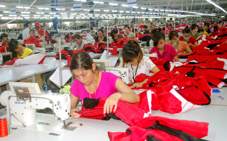 Workers at a garment production line of DaeSeung Global company of the Republic of Korea in the Thinh Hung industrial cluster.
