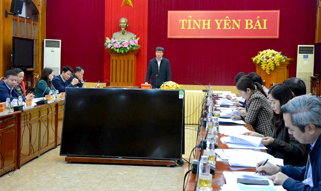 Đồng chí Trần Huy Tuấn - Phó Bí thư Tỉnh ủy, Chủ tịch UBND tỉnh, Chủ tịch Ủy ban Bầu cử  tỉnh chỉ đạo triển khai công tác bầu cử.