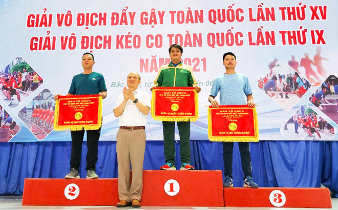 Đoàn vận động viên tỉnh Yên Bái đã xuất sắc nhận cờ xếp thứ 2 toàn đoàn.