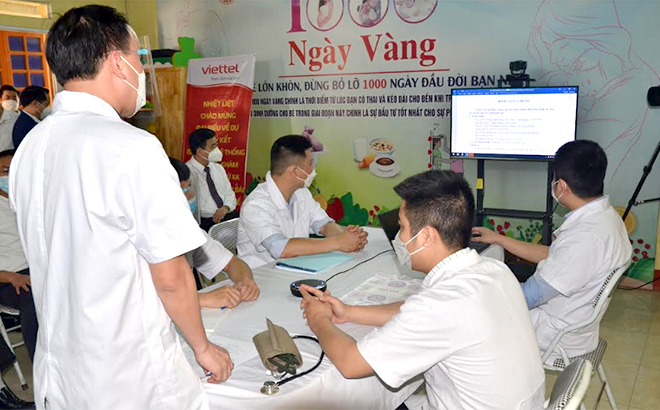 Hội chẩn khám bệnh từ xa - Telehealth tại Trạm Y tế xã Đông Cuông.