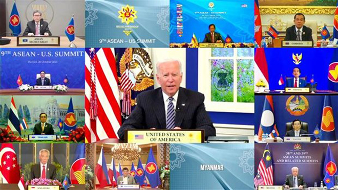 Tổng thống Mỹ Joe Biden (giữa) dự Hội nghị cấp cao ASEAN-Mỹ lần thứ 9 theo hình thức trực tuyến, ngày 26/10/2021.