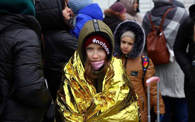 Người tị nạn Ukraine đi sơ tán đến Przemysl, Ba Lan, ngày 7/3/2022. (Ảnh: Reuters)