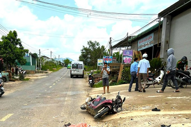 Hiện trường vụ tai nạn khiến chị L. tử vong tại chỗ (Ảnh: H.Đ.).