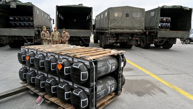Quân đội Ukraine tiếp nhận lô tên lửa chống tăng FGM-148 Javelins do Mỹ cung cấp.