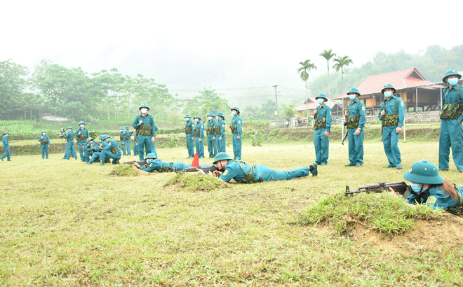 Huấn luyện lực lượng dân quân, tự vệ tại thị trấn Yên Thế, huyện Lục Yên.