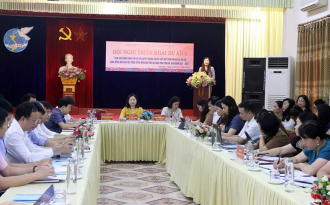 Phó Chủ tịch UBND tỉnh Vũ Thị Hiền Hạnh dự Hội nghị.