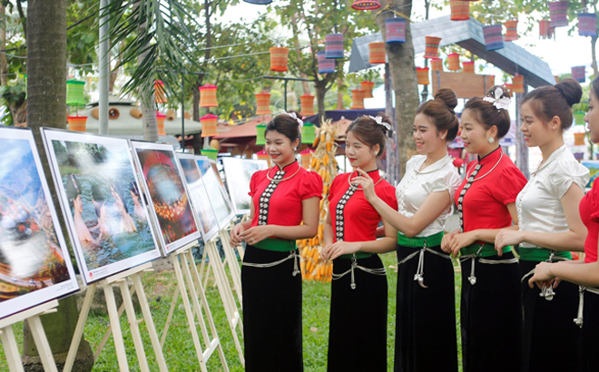 Yên Bái tổ chức Triển lãm “Ảnh đẹp Du lịch Yên Bái” tại Công viên 23/9, Quận 1, thành phố Hồ Chí Minh.