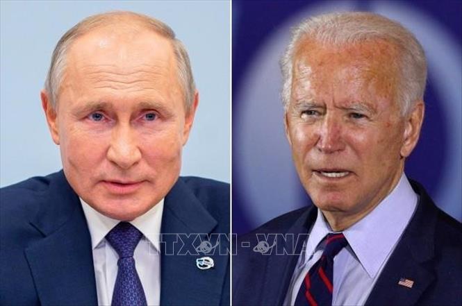 Tổng thống Nga Vladimir Putin (trái) và Tổng thống Mỹ Joe Biden (phải).