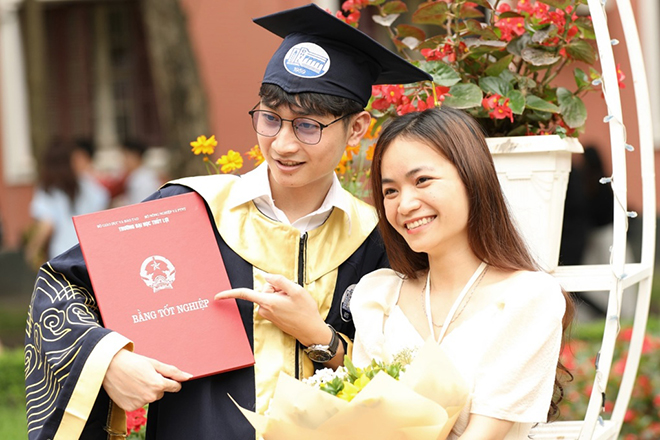 Sinh viên trường Đại học Thủy lợi rạng rỡ trong ngày tốt nghiệp, tháng 4/2022.