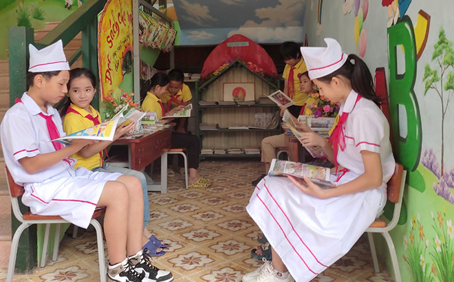 Các em học sinh Trường Tiểu học và Trung học cơ sở xã Liễu Đô, huyện Lục Yên luôn duy trì thói quen đọc sách.