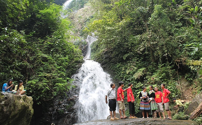 Nhiều thác nước đẹp trong Khu Bảo tồn thiên nhiên Nà Hẩu đang là điểm đến lý tưởng cho du khách khám phá, trải nghiệm.