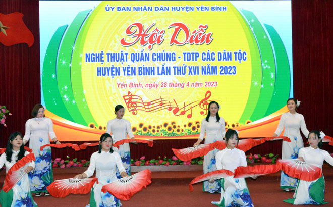 Hội diễn nghệ thuật quần chúng - trình diễn trang phục các dân tộc  huyện Yên Bình năm 2023.
