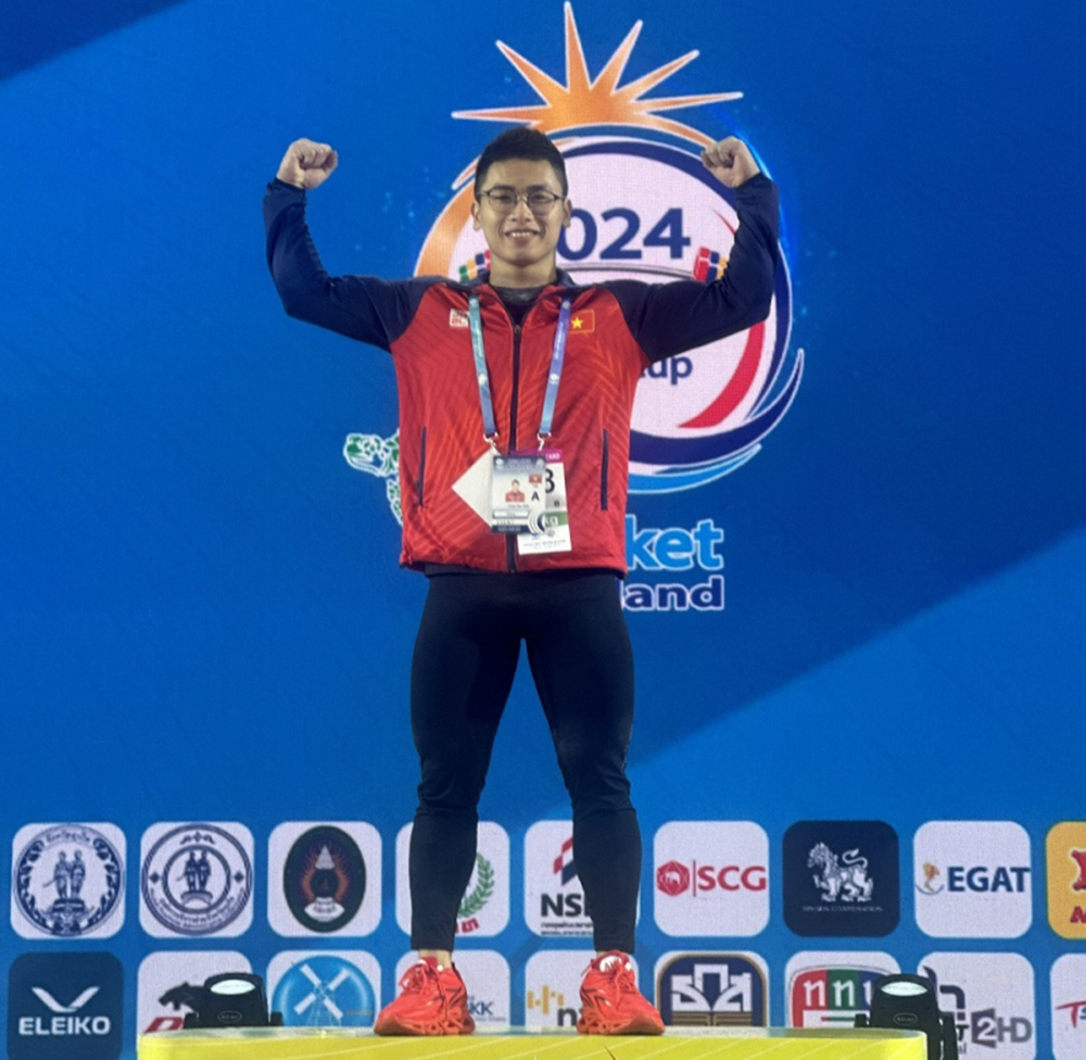 Vận động viên cử tạ Trịnh Văn Vinh giành tấm vé thứ 6 cho Thể thao Việt Nam tới Olympic Paris 2024.