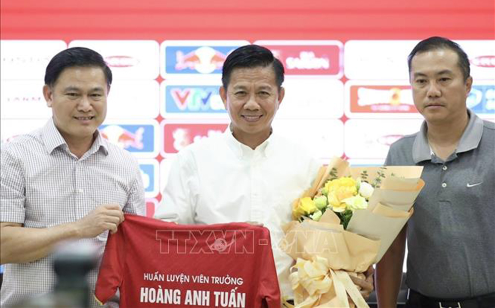 Liên đoàn bóng đá Việt Nam (VFF) chính thức bổ nhiệm ông Hoàng Anh Tuấn làm HLV trưởng đội tuyển U23 Việt Nam, ngày 28/3.