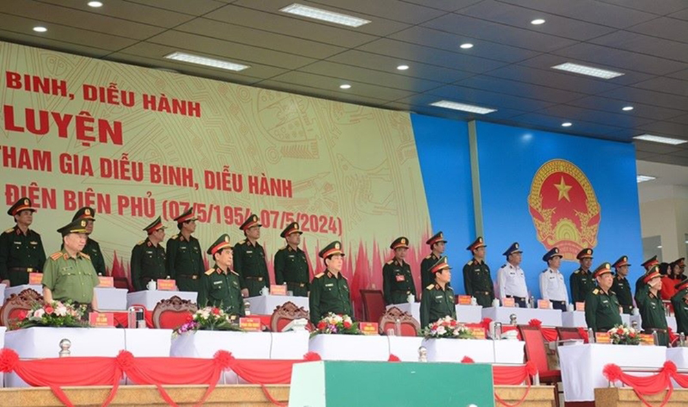 Các đại biểu dự hợp luyện các lực lượng vũ trang tham gia diễu binh, diễu hành kỷ niệm 70 năm Chiến thắng Điện Biên Phủ