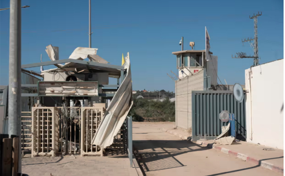 Cổng cửa khẩu biên giới Erez bị phá hủy sau khi Hamas đột nhập vào Israel vào ngày 7/10/2023.