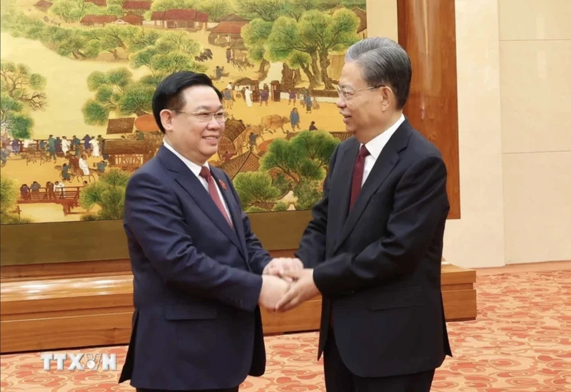 Chủ tịch Quốc hội Vương Đình Huệ với Ủy viên trưởng Ủy ban Thường vụ Nhân đại toàn quốc Trung Quốc Triệu Lạc Tế.