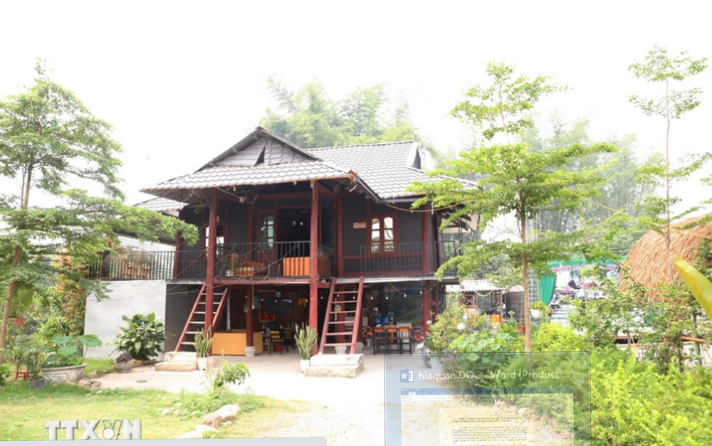 Gia đình chị Cà Thị Dương ở bản Pa Pe, phường Nam Thanh, thành phố Điện Biên Phủ sửa căn nhà sàn của mình thành mô hình Homestay.