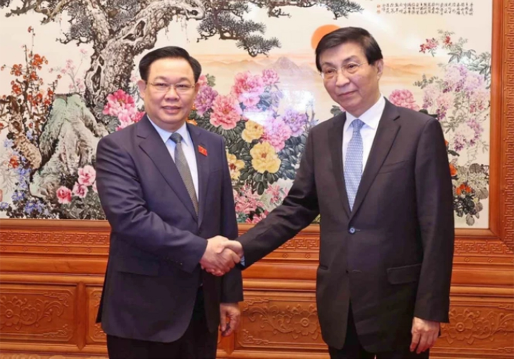 Chủ tịch Quốc hội Vương Đình Huệ hội kiến Chủ tịch Chính hiệp toàn quốc Trung Quốc Vương Hộ Ninh.