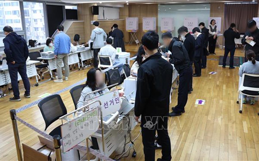 Điểm bỏ phiếu sớm trong cuộc bầu cử Quốc hội khóa 22 tại Seoul, Hàn Quốc ngày 5/4/2024.