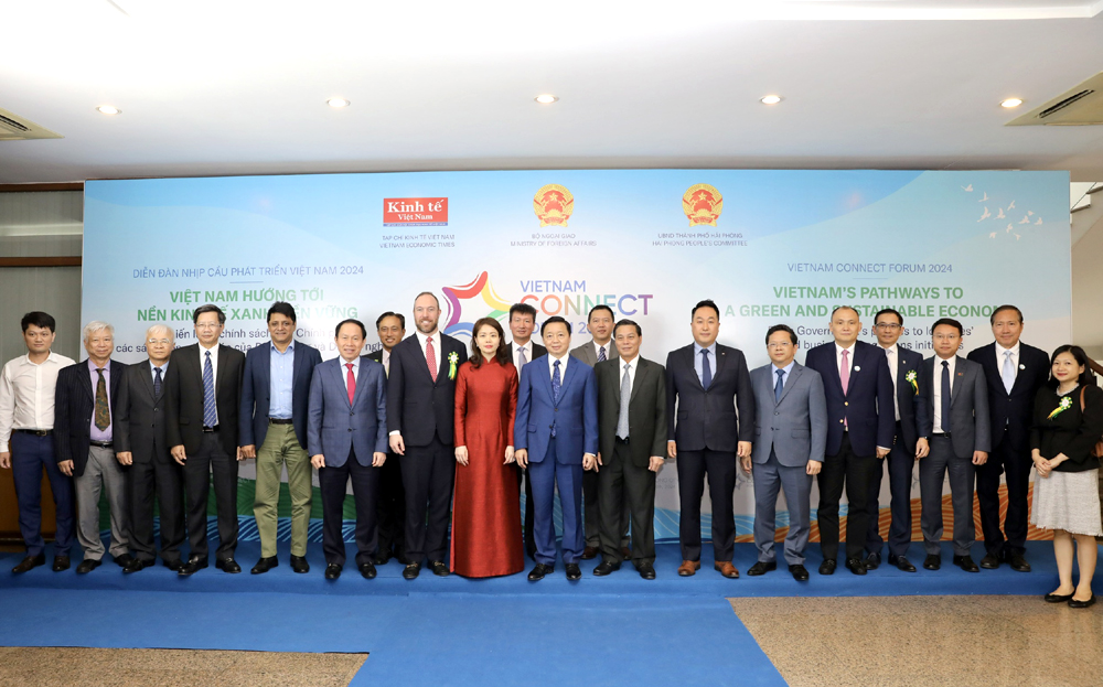 Chủ tịch UBND tỉnh Trần Huy Tuấn tham dự Diễn đàn Nhịp cầu Phát triển Việt Nam năm 2024.