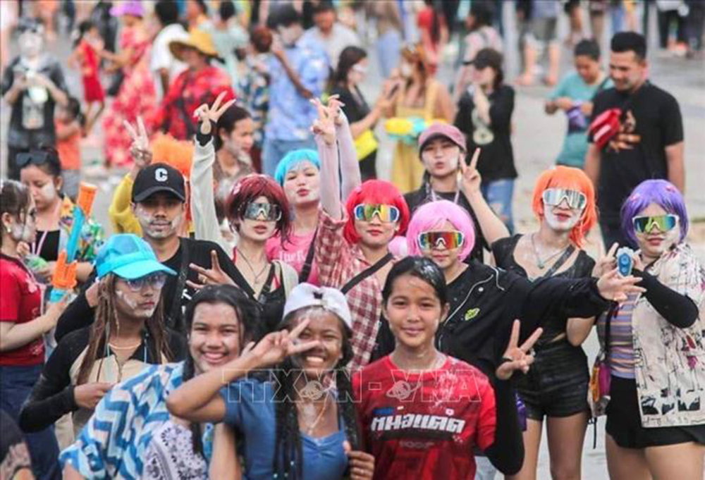 Người dân tỉnh Koh Kong (Campuchia) tại lễ té nước Songkran mừng năm mới truyền thống.