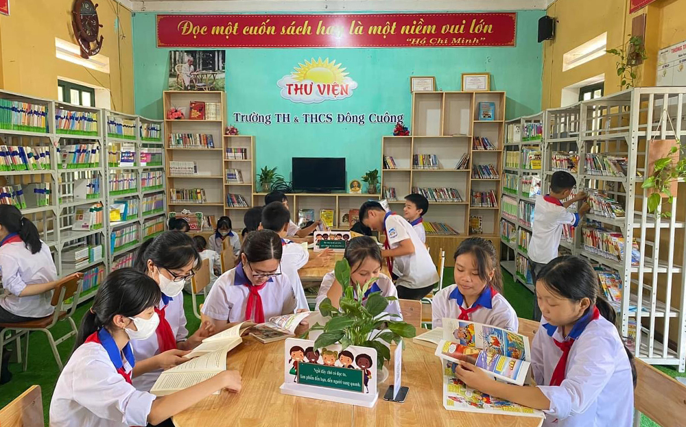 Không gian thư viện hạnh phúc tại Trường Tiểu học và THCS Đông Cuông, huyện Văn Yên.