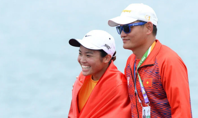 Nguyễn Thị Hương (trái) giành suất dự Olympic 2024.