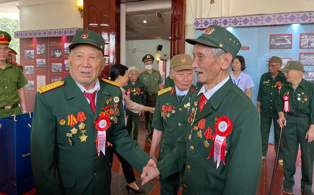 Chiến sĩ Điện Biên hội ngộ sau 70 năm Chiến thắng Điện Biên Phủ.