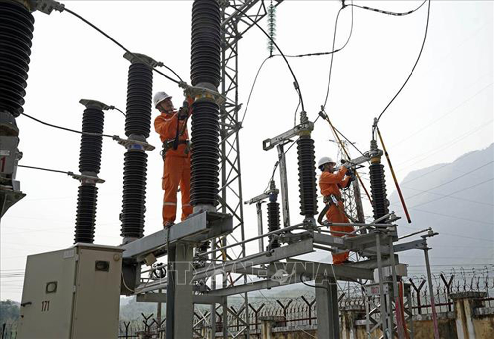 Công ty Điện lực Hòa Bình cải tạo nâng công suất trạm biến áp 110 kV Mai Châu.