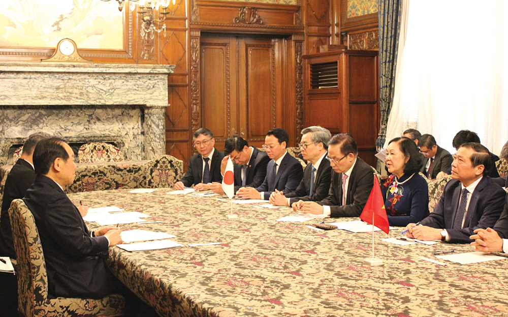 Ủy viên Bộ Chính trị, Thường trực Ban Bí thư, Trưởng Ban Tổ chức Trung ương Trương Thị Mai cùng đoàn công tác làm việc với Chủ tịch Hạ viện Nhật Bản Nukawa Fukushiro.