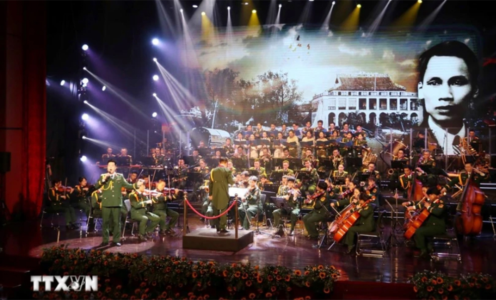 Phần khai từ với tác phẩm Overture “Đất nước bên bờ sóng - Dấu chân phía trước” mở đầu Chương trình.