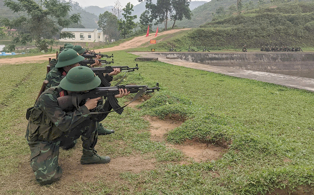 Hơn 2 tháng huấn luyện, các chiến sĩ mới nhập ngũ năm 2025 đã quen với các thao tác, kỹ thuật bắn súng AK
