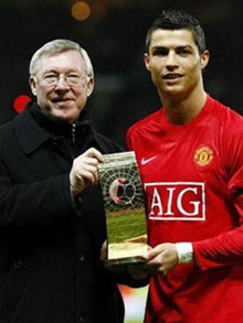 CĐV Việt Nam sẽ không có cơ hội chứng kiến Sir Alex và Ronaldo bằng xương bằng thịt.