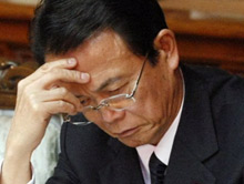 Đề xuất viện trợ châu Á của Thủ tướng Taro Aso khó lòng vực dậy sự ủng hộ của người dân Nhật Bản.