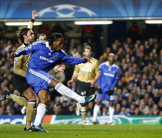 Drogba ghi bàn duy nhất giúp Chelsea tạm dẫn trước sau lượt đi.