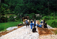 Các tuyến giao thông trên địa bàn huyện Lục Yên được đầu tư sửa chữa nâng cấp.
