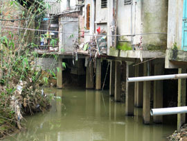 Nhiều sông suối ở Yên Bái bị lấn chiếm dòng chảy. (Ảnh: T.P)

