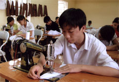 Thanh niên Văn Yên học nghề tại Trung tâm Dạy nghề huyện Văn Yên.

