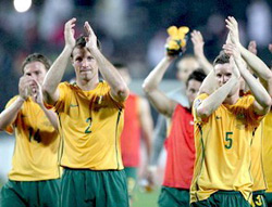 Các cầu thủ Australia vui mừng khi đội bóng đã đoạt được vé tham dự vòng chung kết World Cup 2010 sau trận hòa 0-0 với Qatar.