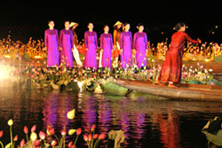 Trình diễn áo dài tại Festival Huế.