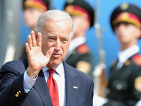 Phó Tổng thống Mỹ Joseph Biden trong lễ đón tại sân bay Kiev ngày 20/7.