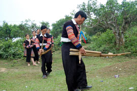 Khèn Mông với các vũ điệu dũng mãnh, trữ tình.