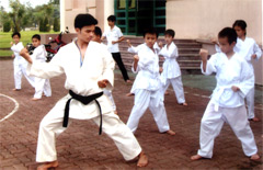 Trung tâm thể dục thể thao tỉnh mở lớp dạy võ Karatedo cho thiếu nhi trong dịp hè

