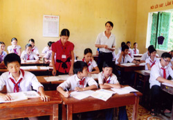 Giờ học môn Tiếng Anh của học sinh lớp 9B Trường THCS Lương Thế Vinh (Văn Yên).

